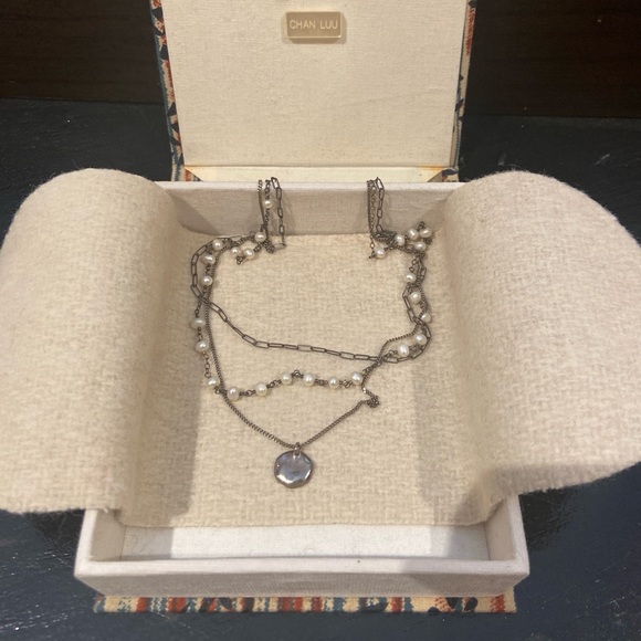 Chan Luu silver pearls necklace - Picture 2 of 2